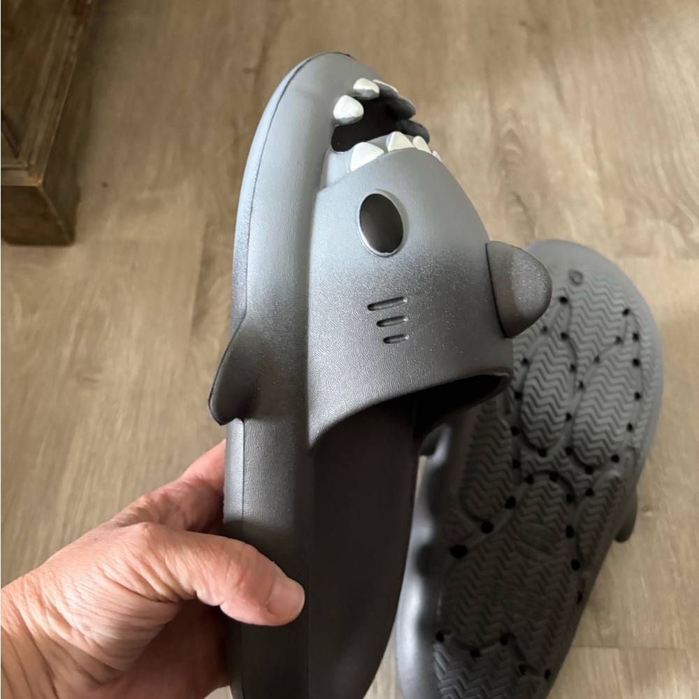 BRAND NEW SHARK SLIDES/SANDALS - Picture 3 of 5